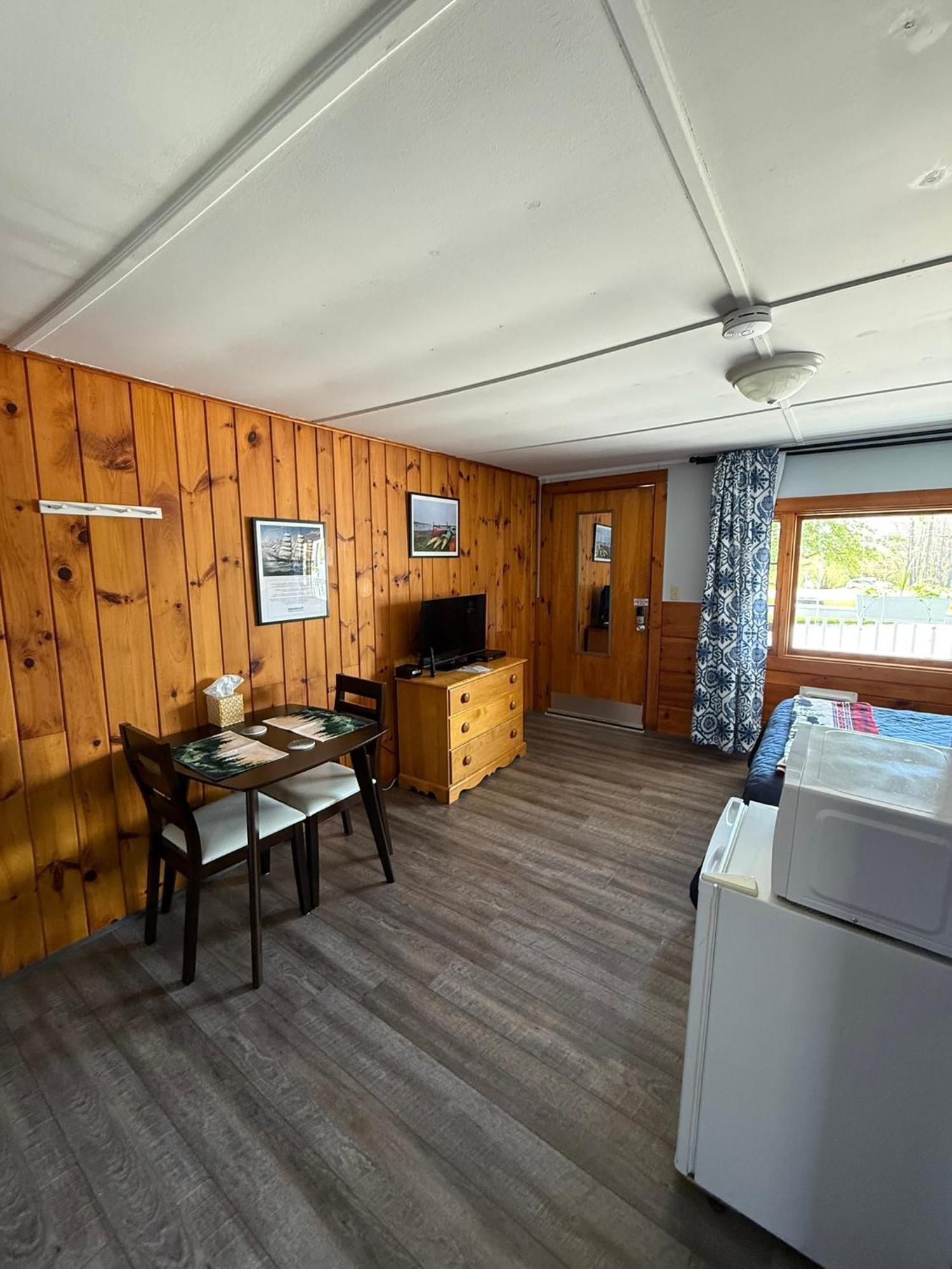 Yardarm Motel Searsport Eksteriør billede